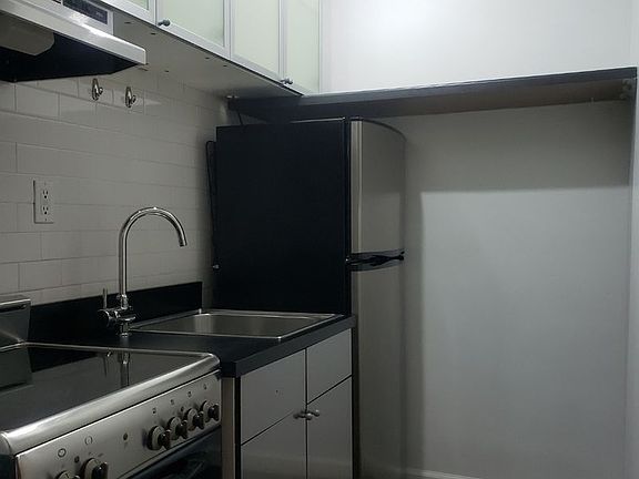 5th image of 150 W 72nd St #4B