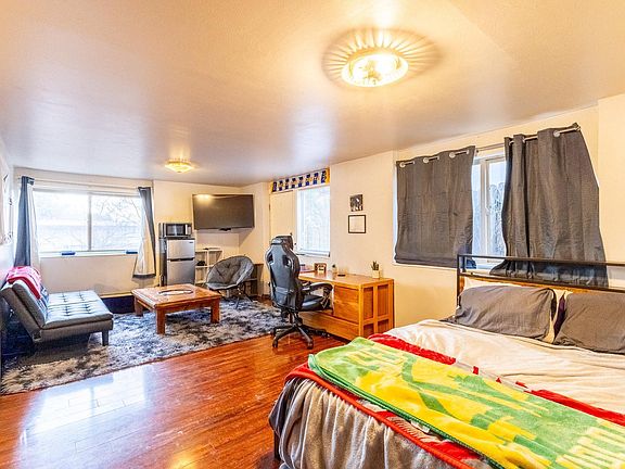 5th image of 1055 NE Duncan Ln