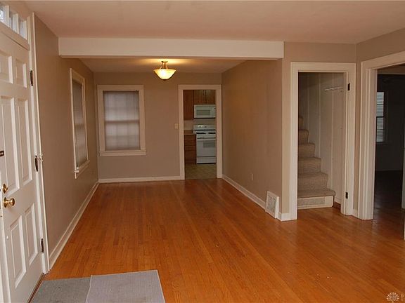 3rd image of 112 Carrlands Dr