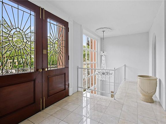 3rd image of 3000 Saint Charles Ave APT 209