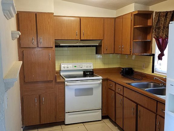 3rd image of 80 Crescent Lake Dr