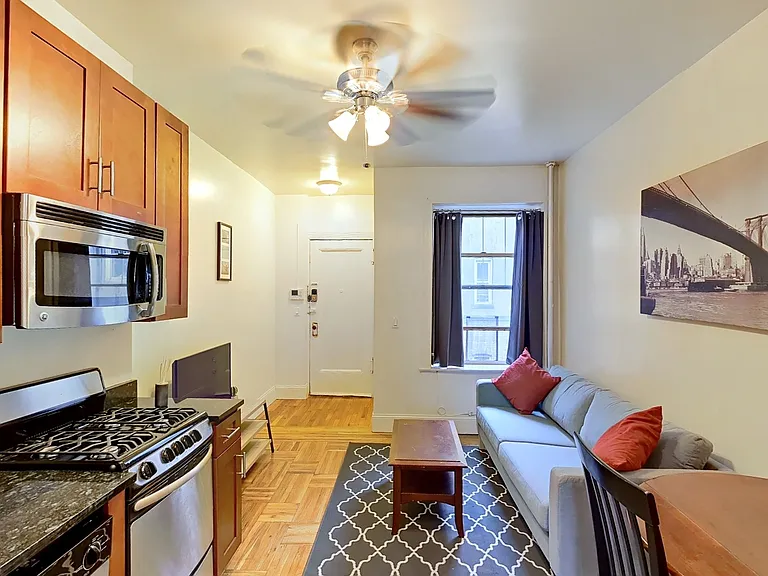 22 Broadway Ter #C — Photo 2