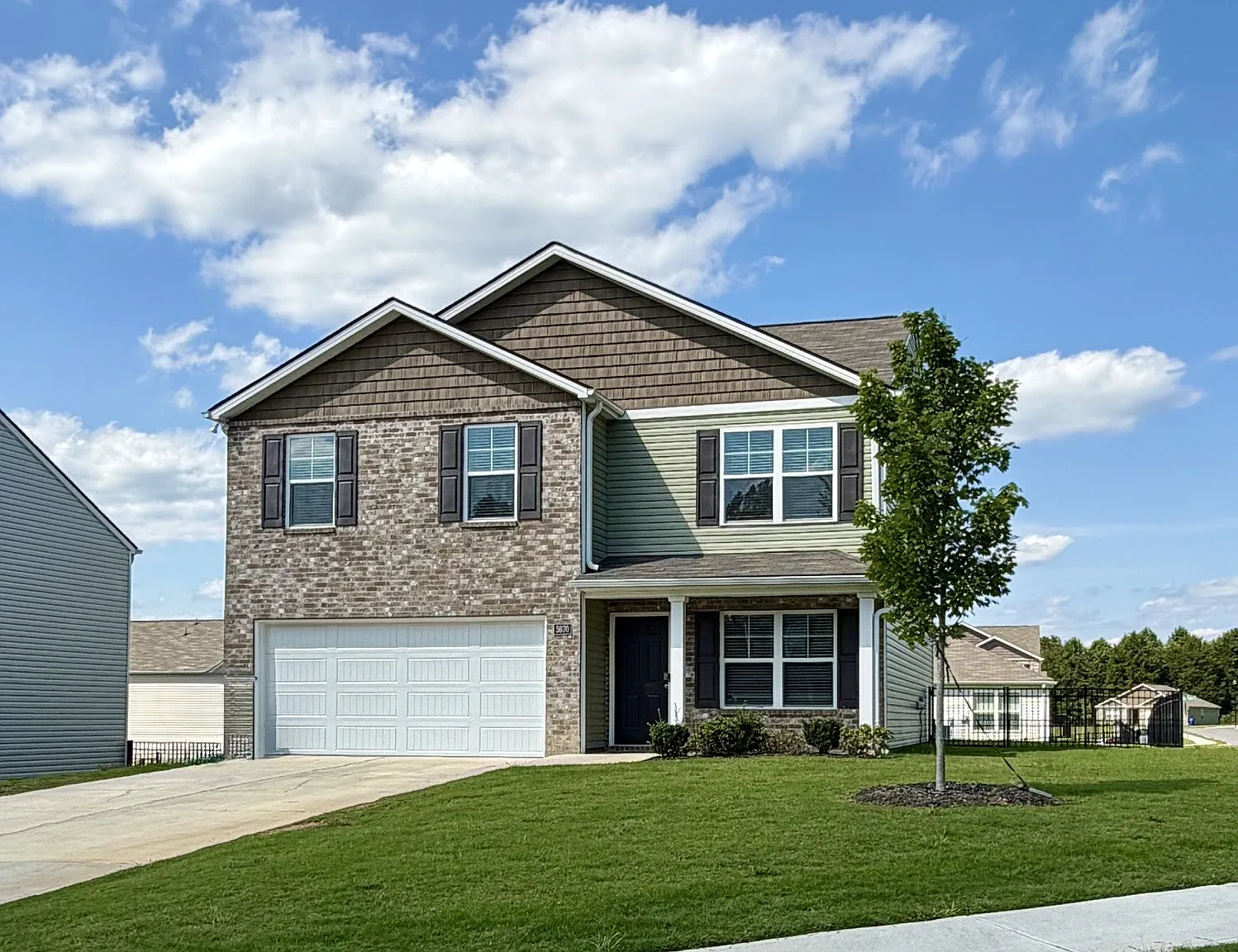 4 bed, 2.5 bath, 1900 sqft, $2,149 — Photo 1