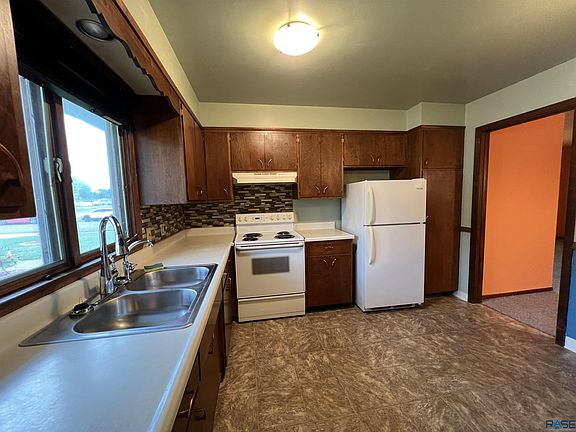 5th image of 3215 S Holly Ave