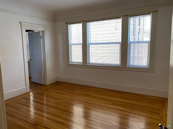 3rd image of 2900 Franklin St #9