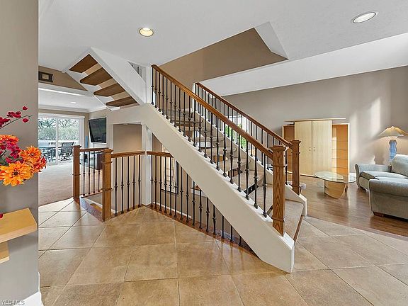 3rd image of 32325 Wintergreen Dr
