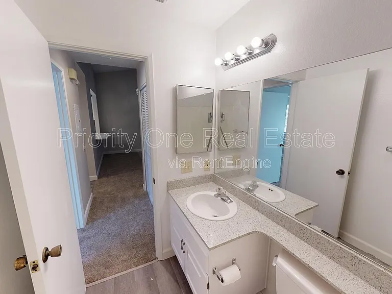 2876 Englewood Way — Photo 13