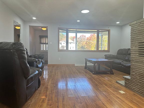 4th image of 368 Pierce Hill Rd