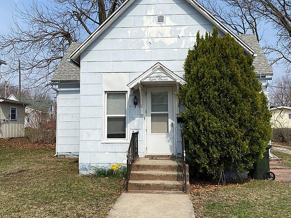 3rd image of 811 E Pierce St