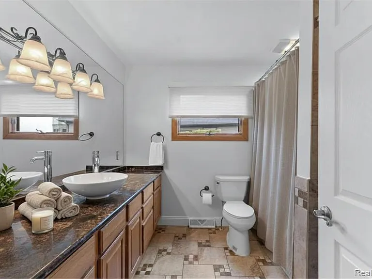 6628 Longworth Dr — Photo 10