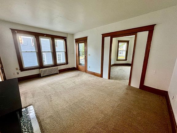 2nd image of 604 Pearl St APT 1