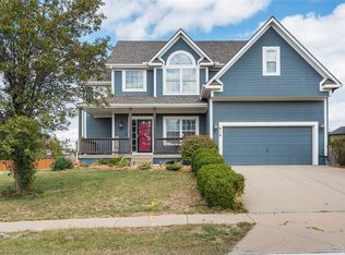 610 E Skylark St, Gardner, KS 66030