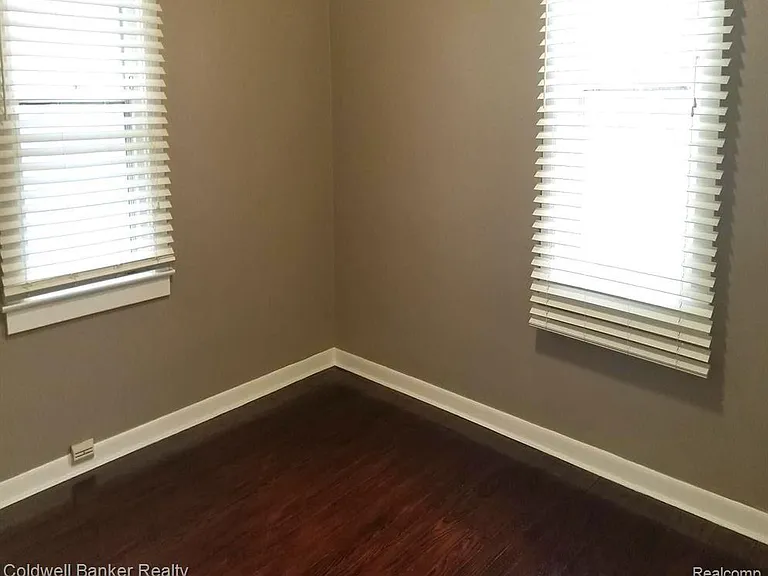 991 Humphrey Ave — Photo 6
