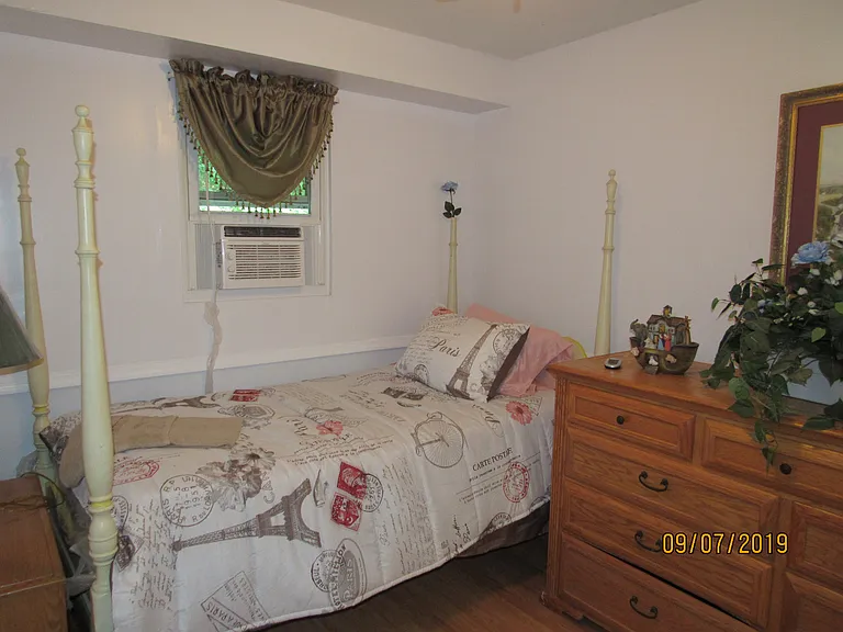 524 1/2 S 1st St #2 — Photo 17