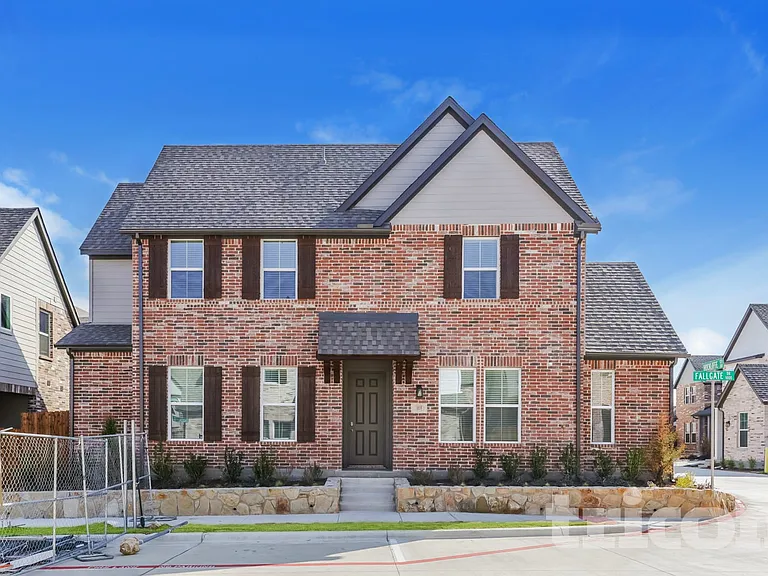 1035 Fallgate Dr — Photo 1