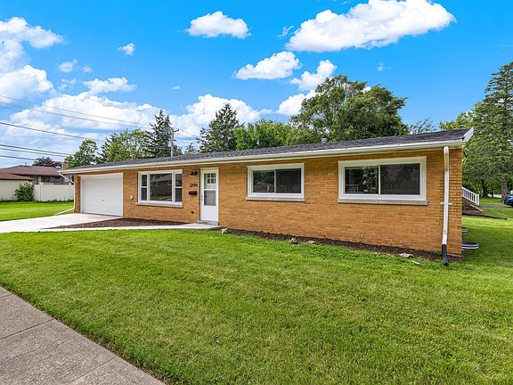 4th image of 22548 Ridgeway Ave