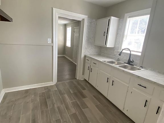 5th image of 294 W Burdock Ave