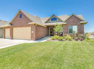 825 N Fairoaks Ct, Andover, KS 67002
