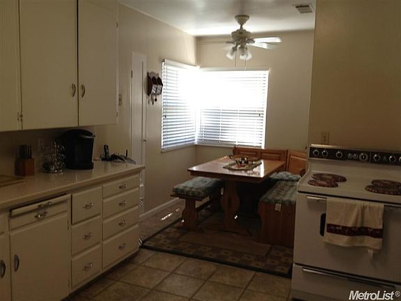 4th image of 703 W Yosemite Ave