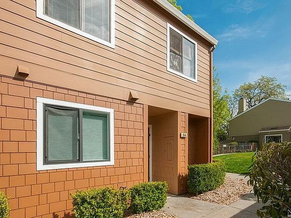 2nd image of 6 Park Crest Ct APT A