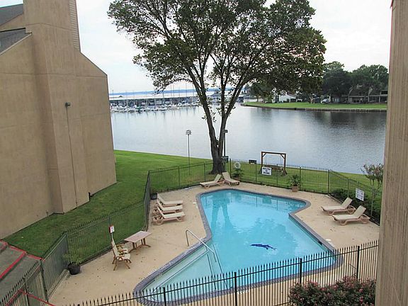 5th image of 12600 Melville Dr #317
