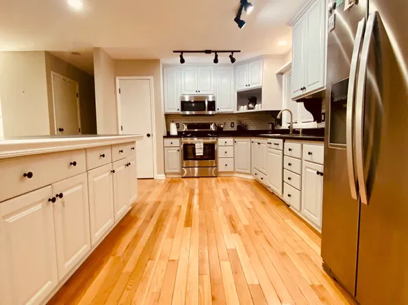 1300 E Ponderosa Dr, Sioux Falls, SD 57103