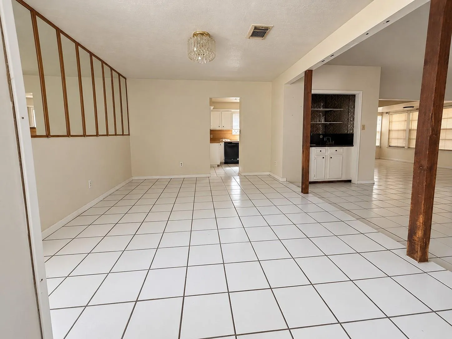 3 bed, 2.0 bath, 1993 sqft, $2,000 — Photo 3