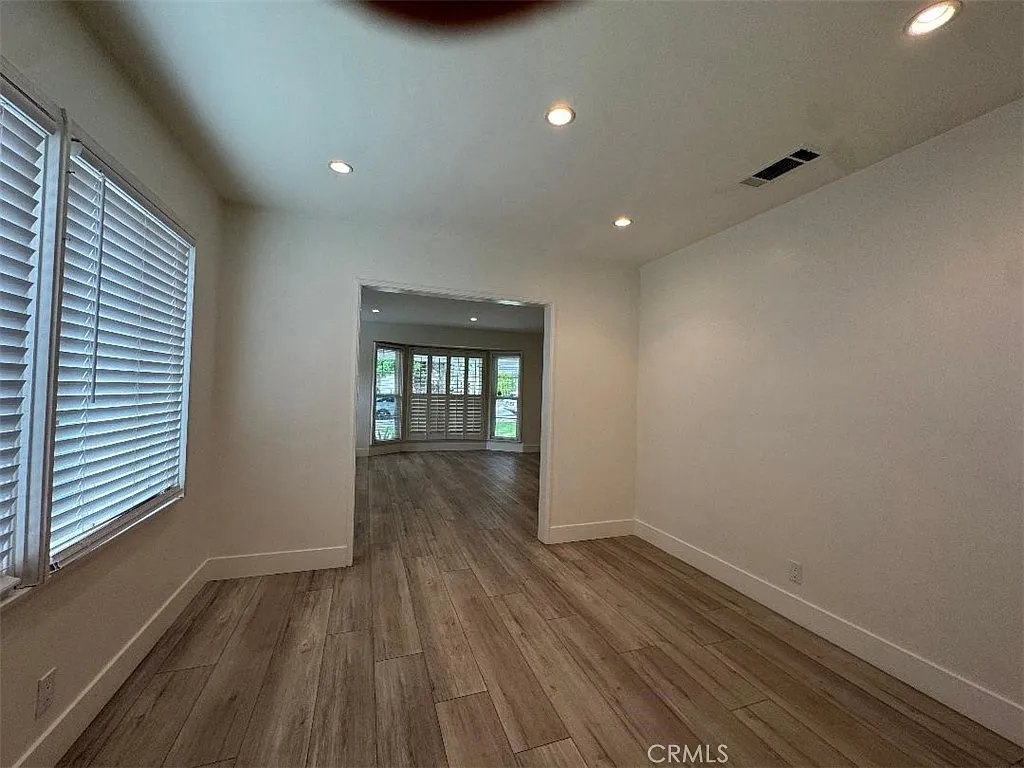 3 bed, 2.0 bath, 1516 sqft, $4,900 — Photo 3