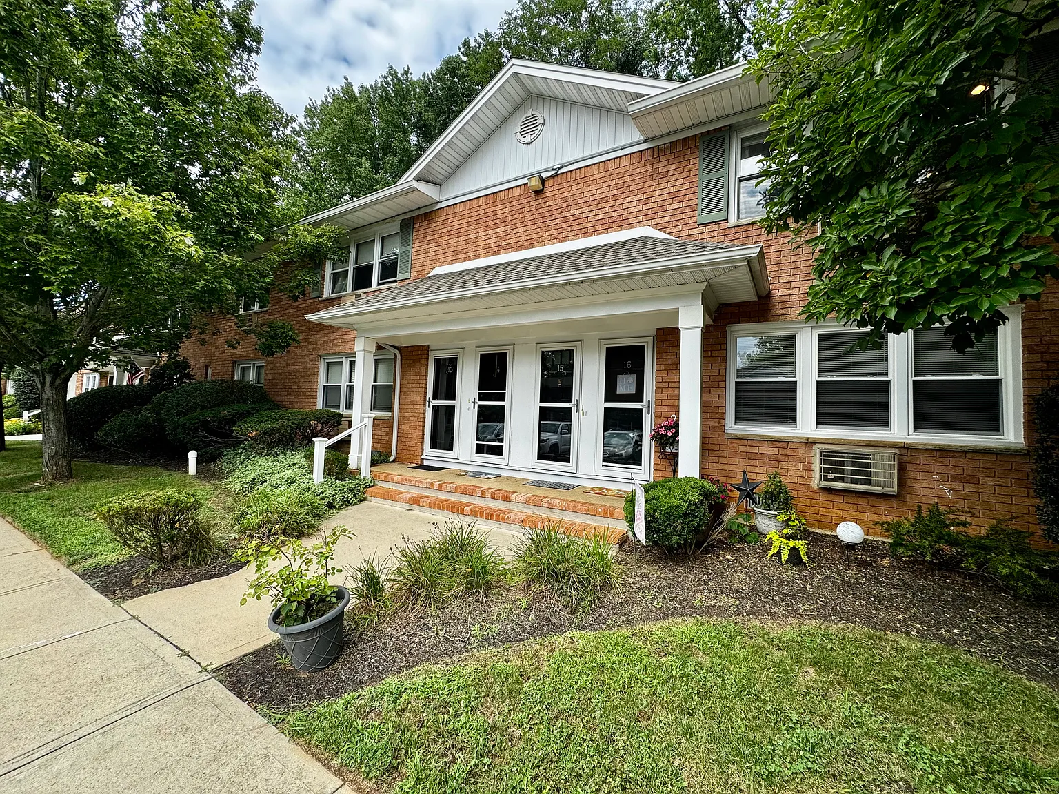 2 bed, $2,750 — Photo 1