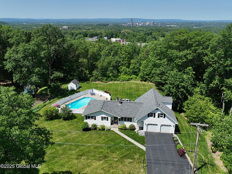 2nd image of 59 Mountainview Terrace