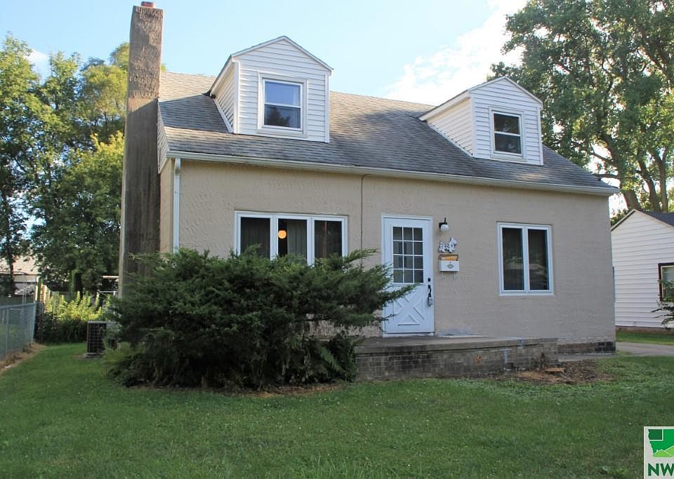 1st image of 1424 W 30th St