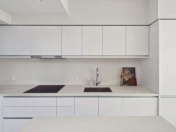 5th image of 180 E 2nd Ave #611