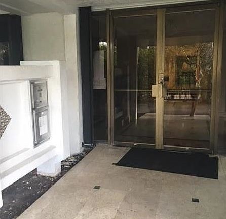 3rd image of 1600 S Bayshore Ln APT 5A