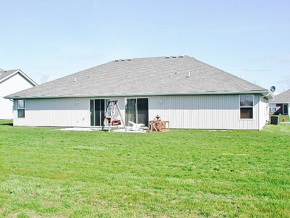 3rd image of 1037 NW Willow Dr #39