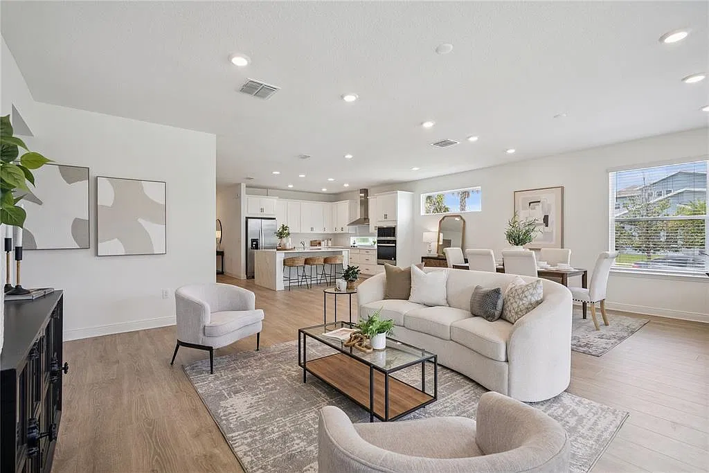 3 bed, 2.0 bath, 2179 sqft, $3,200 — Photo 3