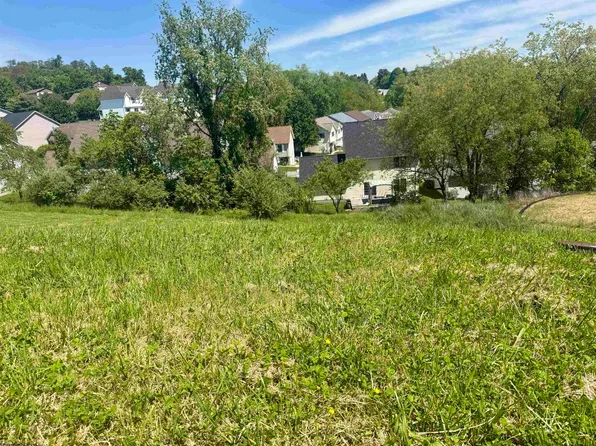 142 Southwind Cir, Morgantown, WV 26508