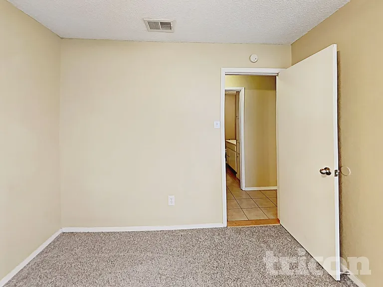 6321 Macarthur Dr — Photo 12