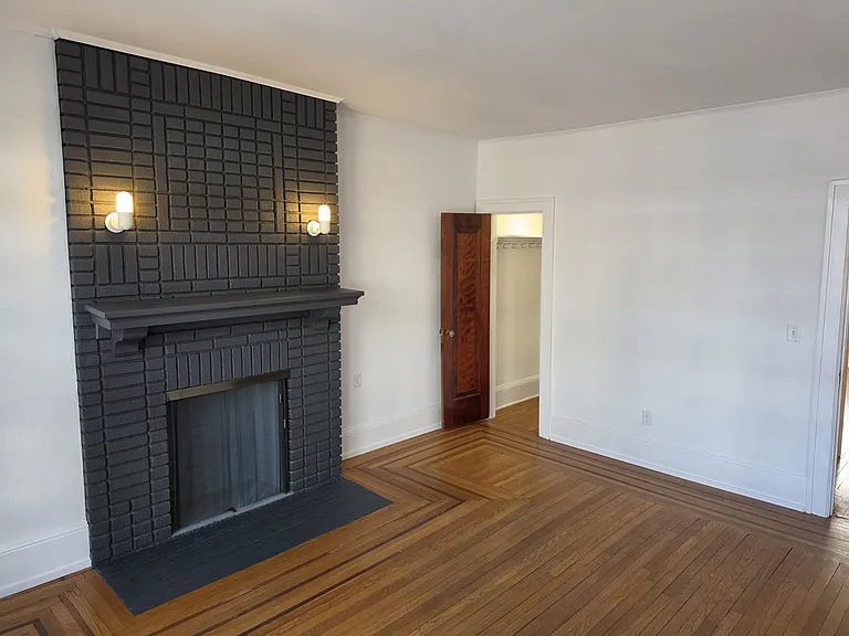 54 N Front St #A — Photo 12