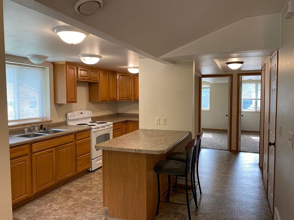 1st image of 520 9th St SE #3