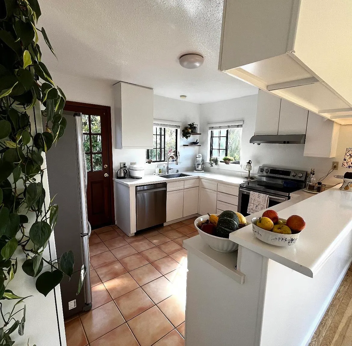 2 bed, 1.5 bath, 1092 sqft, $4,100 — Photo 3