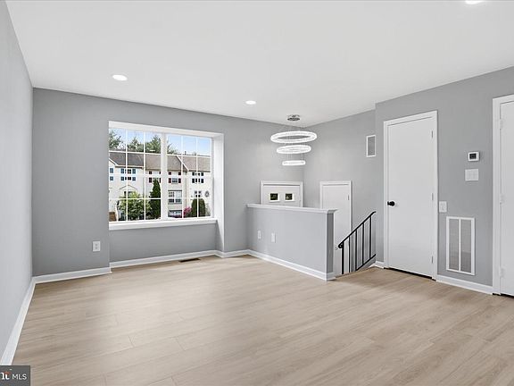 5th image of 3072 Antrim Cir