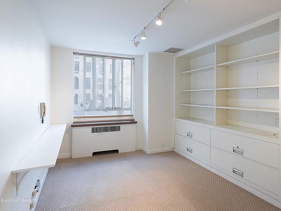 4th image of 2 Sutton Pl S APT 1-B