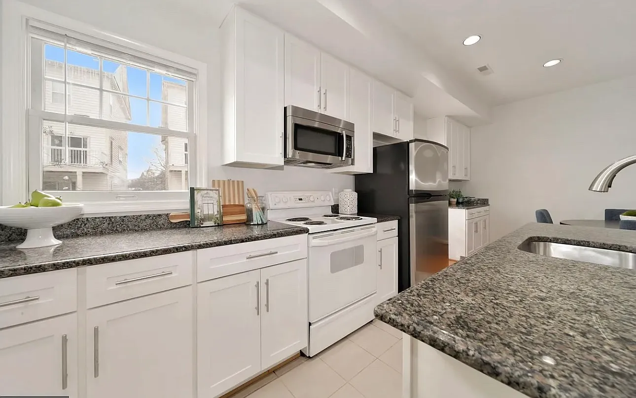 2 bed, 2.5 bath, 1812 sqft, $3,300 — Photo 2