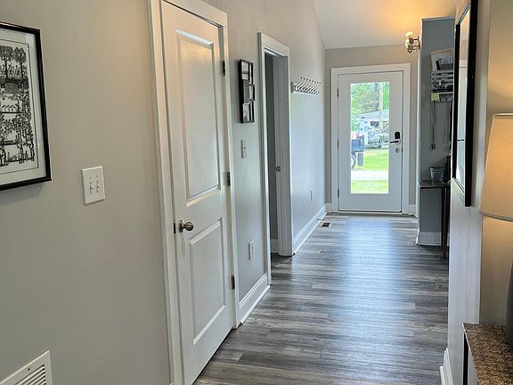 4th image of 4495 Victory Ln