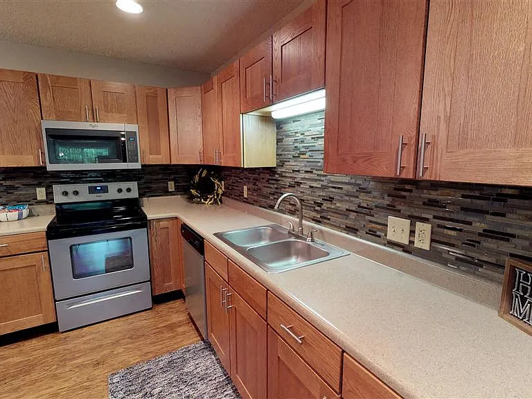 Oxbow Park Apartments — Photo 26