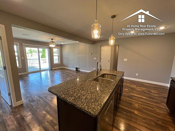 4th image of 301 E Saint Eunice Rd #102