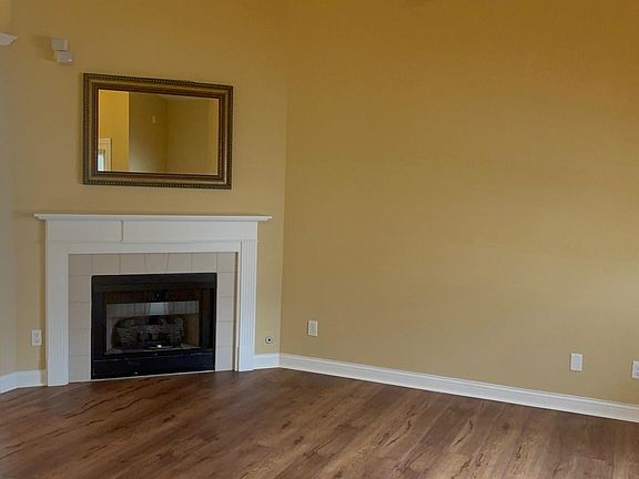 2nd image of 3913 N Whitewood Way