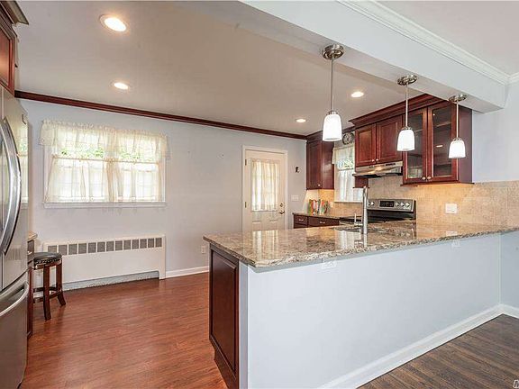 5th image of 2395 Lancaster St