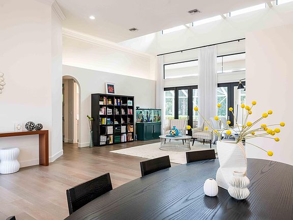 5th image of 2030 Park Court