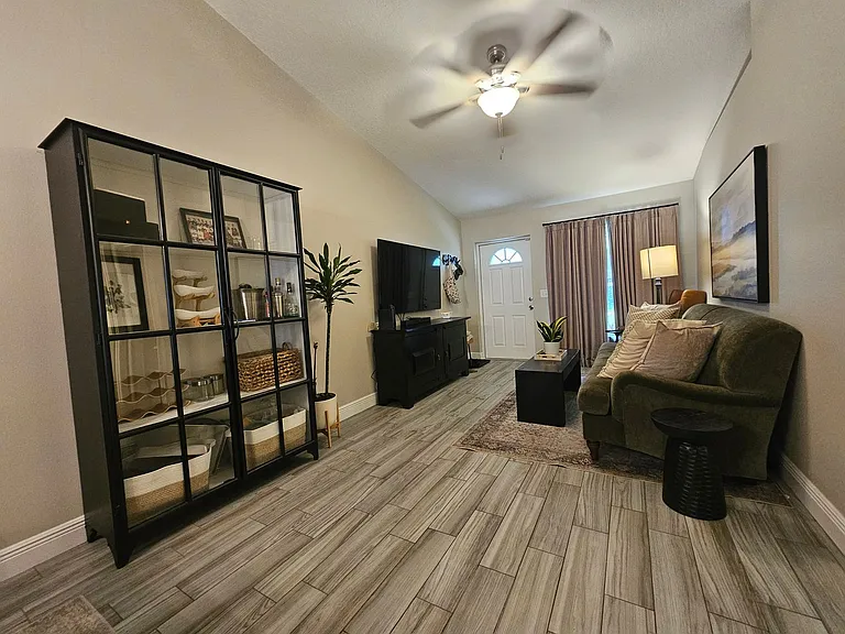 602 S Grand Hwy — Photo 4